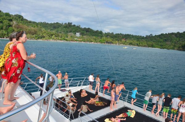 catamaran tour tourists