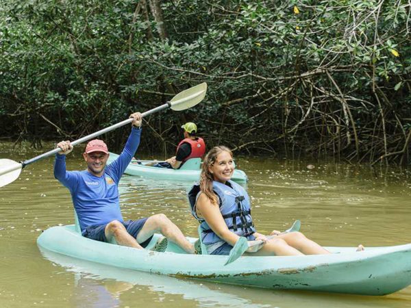 damas kayaking tour couple