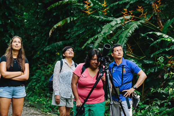 manuel antonio tour people watching animals